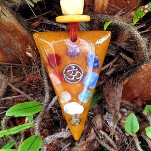 Colar Flecha Ocre - equilíbrio energético em uma única peça.