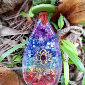 Colar Flor de Lotus com os cristais dos Chakras e Granada