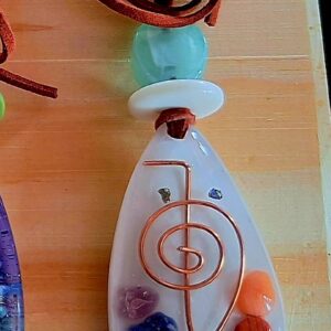 Colar Orgonite com Cho Ku Rei de Cobre e Cristais dos 7 Chakras