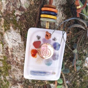 Colar retangular Chokurei Dourado e 7 Cristais dos Chakras