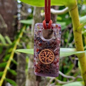 Colar Retangular Vasado com Árvore da Vida e Mix de Cristais.